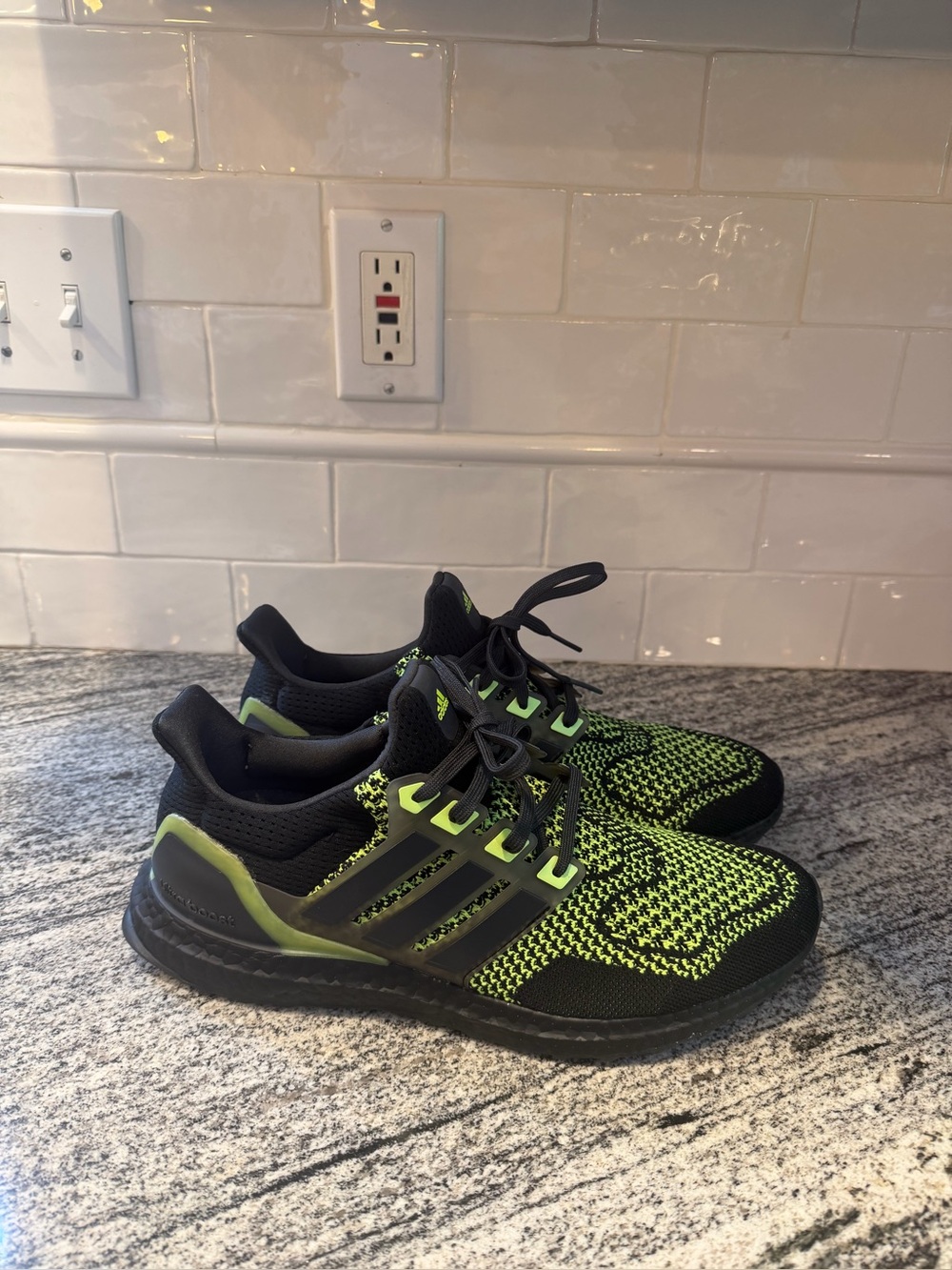 Men’s Adidas UltraBoost 1.0 Black Lucid Lemon ID9682 Primeknit Size 9.5